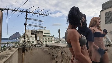 Fodendo um puto na cobertura do prédio com minha amiga dotada Elizabeth Góes