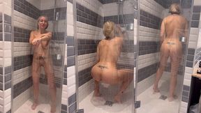 une bonne douche pour se reveiller, et s amuser un peu