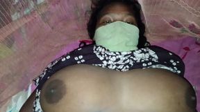Soye hue bhabhi ko uthakar gand chudai ki