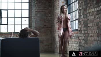 Romy Indy's Petite Perfection Ignites Vince Karter's Passion