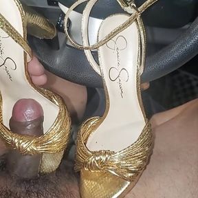 mechanic found gold heels in customer backseat