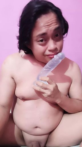 Ugly Asian slut Ladyboy drink her pee after peeing