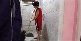 I put the shoe to suck in the bathroom