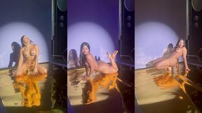 model gives photographer a rock hard boner shaking her ass