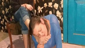 Busty pet worships man's feet MP4