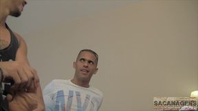 johnny louis pede uma massagem nos pes para henrique garcia e tudo acaba em trepada