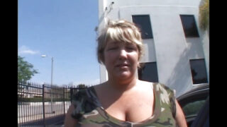 Tyler Knight golpea el culo apretado de Velicity Von hasta que se corre duro