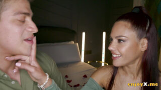 Pipe, éjaculation, trio, pipes, facesitting, sexe en groupe &#8211; vidéo hardcore de la petite brune Apolonia Lapiedra et Talia Mint se faisant sodomiser par Jason Carrera