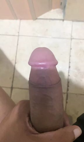 Showing the head of my cock until I cum nice
