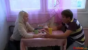 18 Videoz - Emma - Solving the rent problem