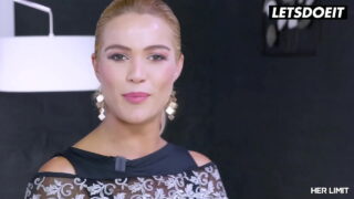 Cherry Kiss intenzív, fajok közötti anális dörömbölést tart kemény jelenetben