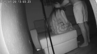 Cette salope infidèle se fait pénétrer profondément dans le cul