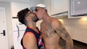 MARCOS GOIANO - FODIDO PELO TATUADO PELUDO - SEXO GAY COM CAFU&Ccedil_U TATUADO - LEVEI PICA DO MALOKA TATUADO