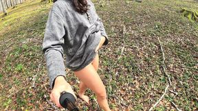 I undress and walk naked in the woods! -Amateur