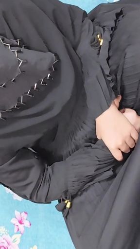 Outdor video.I met a girl in an auto and took her home to work at a beauty parlor and fucked her.   Clip 1