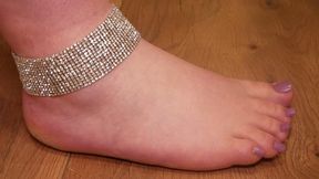 #4 Worship the mesmerizing feet of a bbw (no talking)