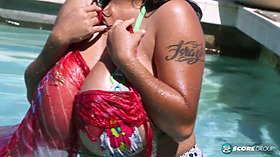 Sexy ebony babe with huge tits enjoys a steamy solo session in the pool