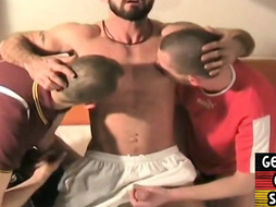 German DILF fucks barebacked bottom in homemade 3some