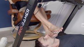 Vivian - Under Desk Of Lady Boss - Man Foot Stool