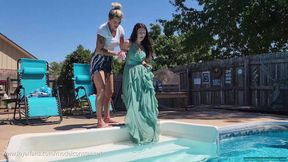 Underwater Bondage w/ Constance & Andi