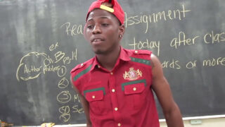 Zwarte lesbische sletten nemen enorme BBC-penissen zonder condoom in hun strakke kont.