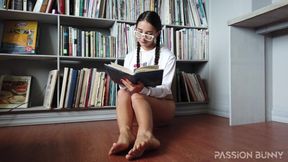 Horny College Girl Masturbate in Library