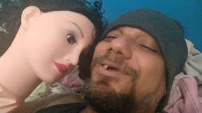 realizando podolatria com pes da minha boneca inflavel sayaka