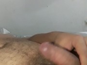 Urso gozando na punheta e falando