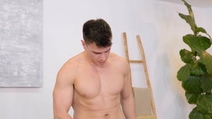 SeanCody - Thomas & athletic Thomas Johnson spitting indoor