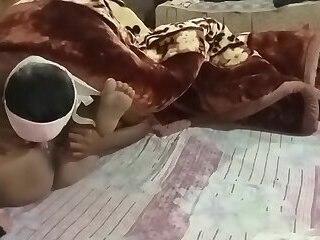 stepUncle ne aunty ki bur chat chat Pani Nikal diya fhir hardcore chudai Kiya aunty khus ho gai