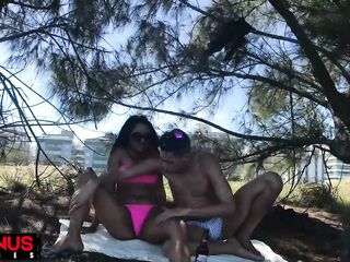 sex with stranger on the beach during the day