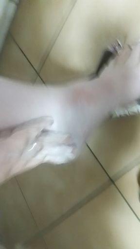 Creamy Slippers