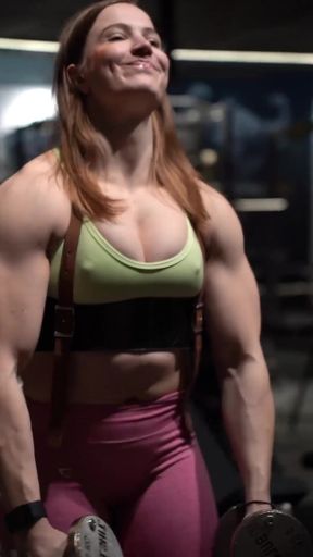Fit German gym rat shows off her muscular nipples during workout