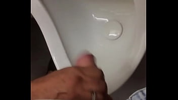 Continua&ccedil_&atilde_o da punheta com gozada r&aacute_pida