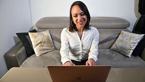 cristina starr masturbation solo dans le canape de lorenzo