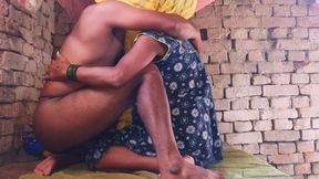 Dehati wife apne husband ka kala lund pakar ke chut dal liya.suman bhabhi bhaiya ke saath bed pe chut ka pani Nikal liya