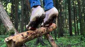 Lia in louboutin hot chick 120 got lost in the forest, high heels in mud, high heels stuck, wrecked high heels