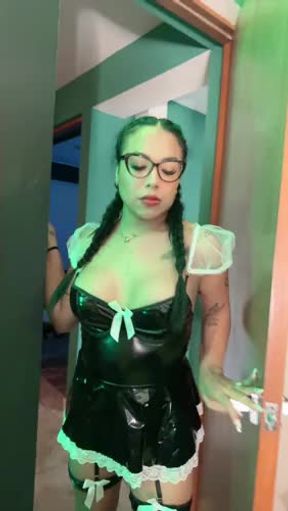 ✨Mujer de la limpieza hace una mamada y la follan por el culo ✨ Todo frente a la cámara para que lo veas muy bien de cerca