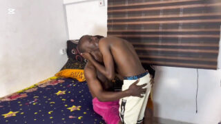 Amatör spinkig indisk homosexuell slynor får anal knull