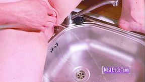 Summer camp pissing in the kitchen sink - Sex tape