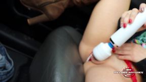 melody antunes lambuzando sua buceta pink com donuts de doce de leite no carro! completo no red!