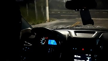 GARÇONETE SEM DINHEIRO PRA PAGAR A CORRIDA DE TAXI , MAS RECEBÍ DE OUTRA FORMA DE PAGAMENTO