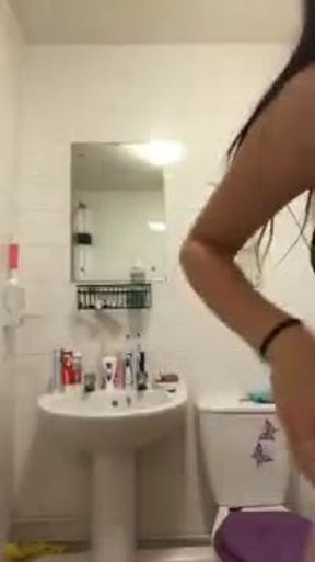 hot american girl gets naughty on periscope