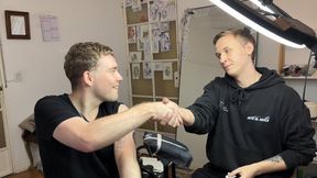 Sexy Tattoo Artist Gets his Cock Sucked while Eating Client’s Big Ass until He Cums Messily