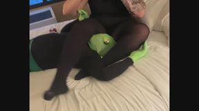 Amazonian vs. Alien Domination