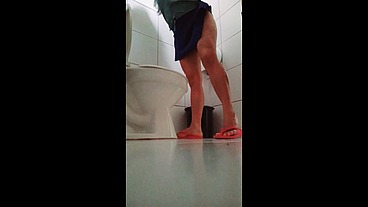 INCREIBLE!! LA MEJOR DOCTORA SE PONE A FOLLAR CON SU JEFE EN EL BAÑO PUBLICO