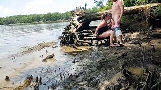 Thick wifey pounded into the mud on a nature walk