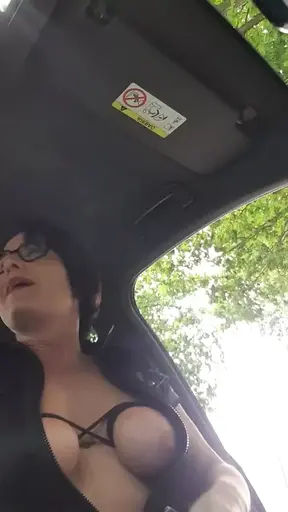 Julie squirts during car break