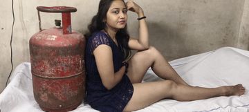 Indian desi girl now day gas cylinder shortage face and nearby friends help to cylinder