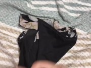 人妻のパンティに大量射精‼︎
